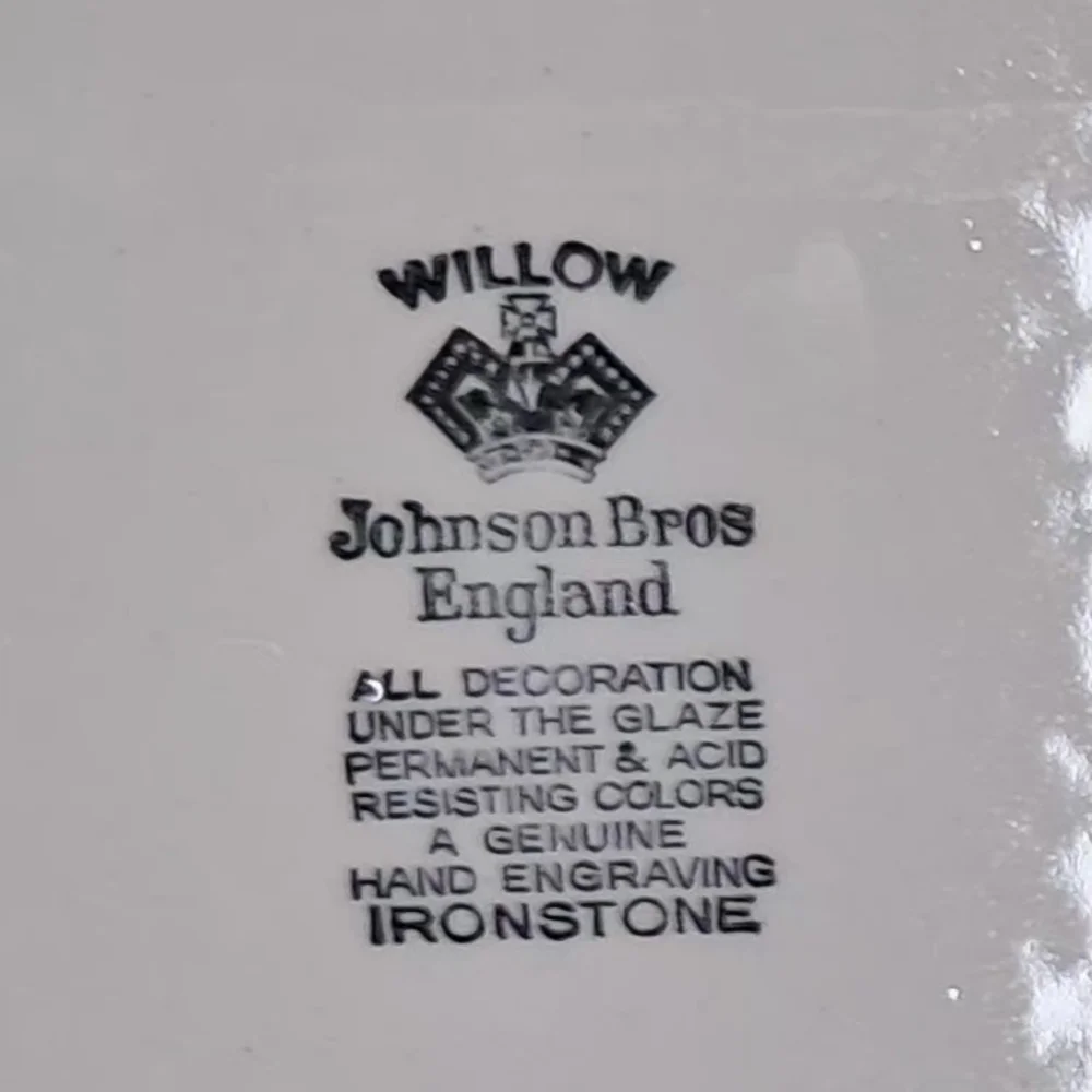 Johnson Bros England Blue Willow 10" Dinner Plate - Picture 3 of 4